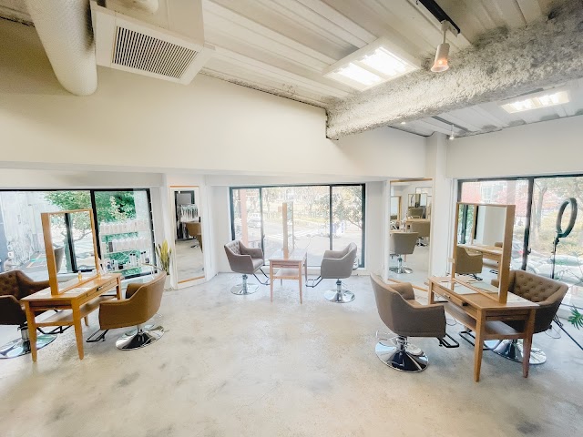 プルエクステ・スタジオフツーロバイビーヘアー・名古屋栄店（STOUDIO FUTURO）（写真1）